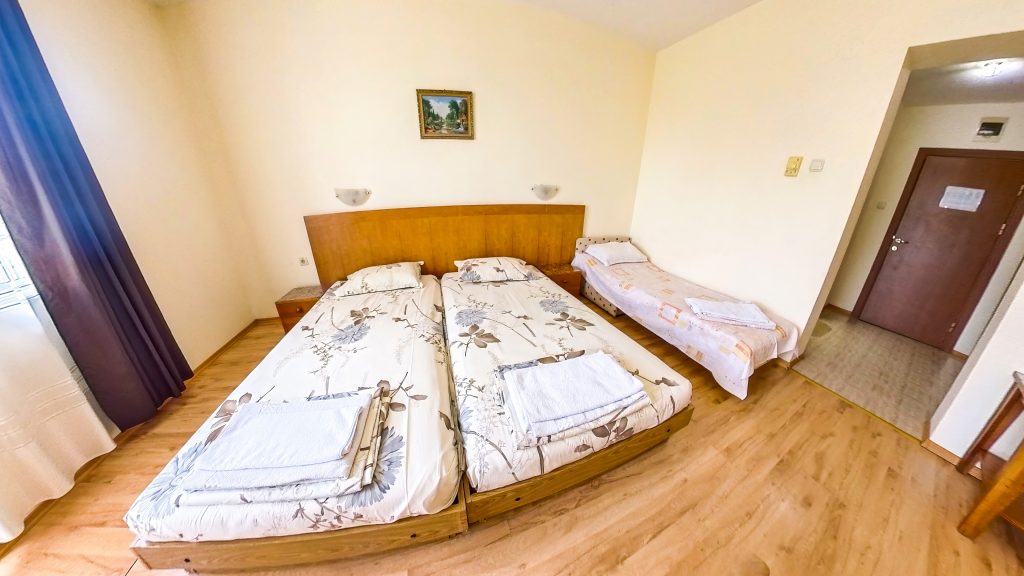 Hotel Bardoto – twin bedroom