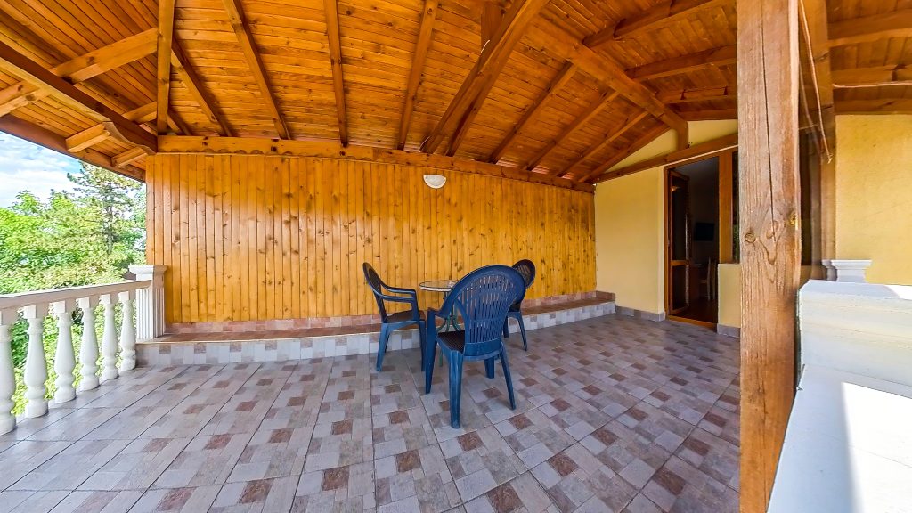 Hotel Bardoto – wooden terrace room