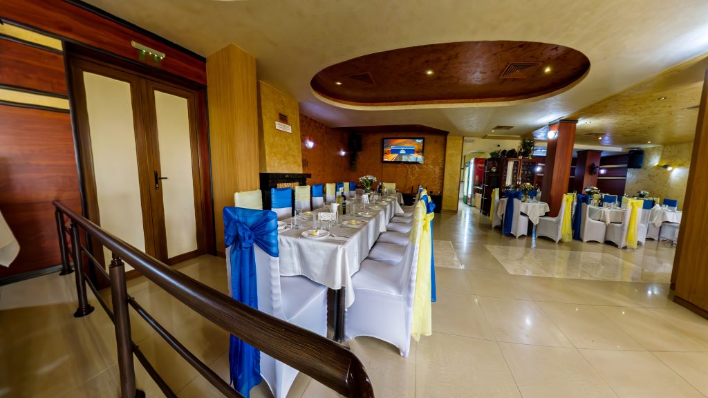 Hotel Bardoto – restaurant set for an event