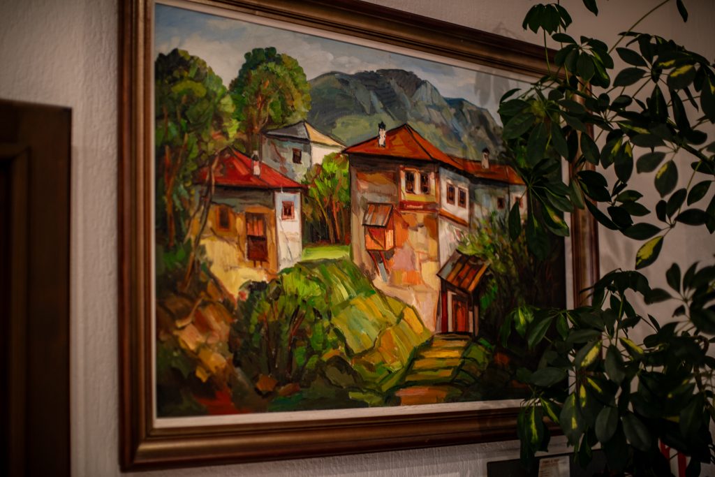 Hotel Uzunski – painting of a traditional house